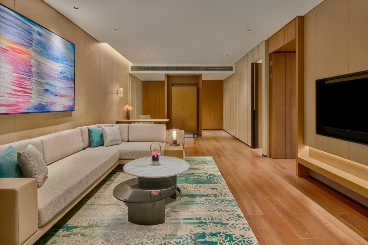 Hotel Artyzen Lingang 5*