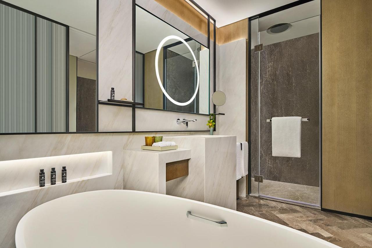 Hotel Artyzen Lingang 5*