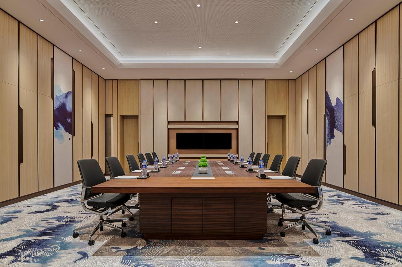 Hotel Artyzen Lingang 5*