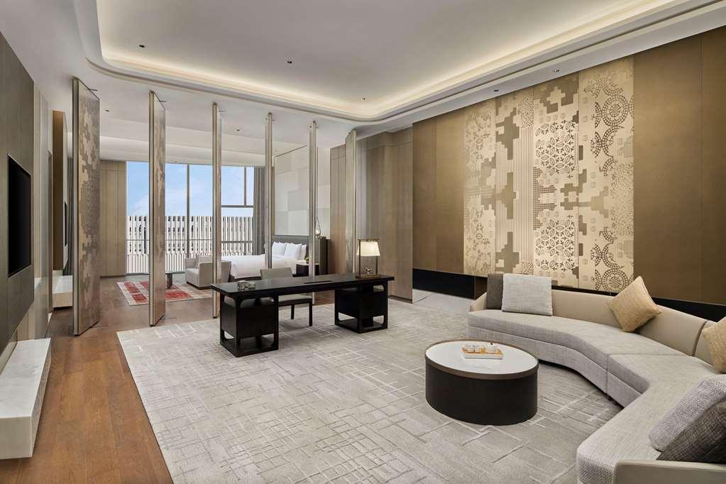 Artyzen Lingang Hotel 5*