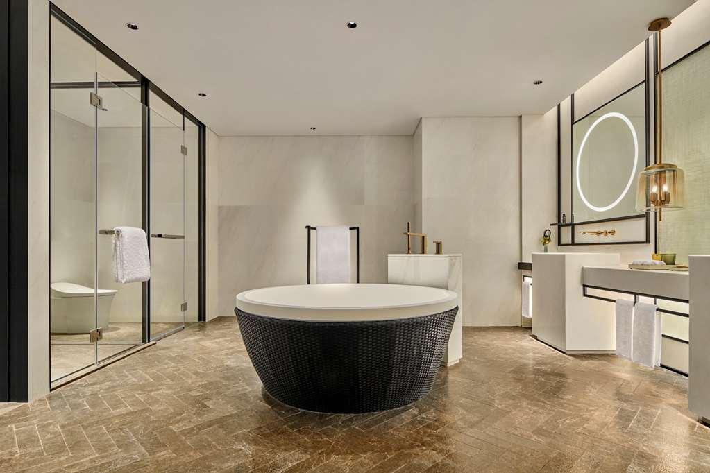 Hotel Artyzen Lingang 5*