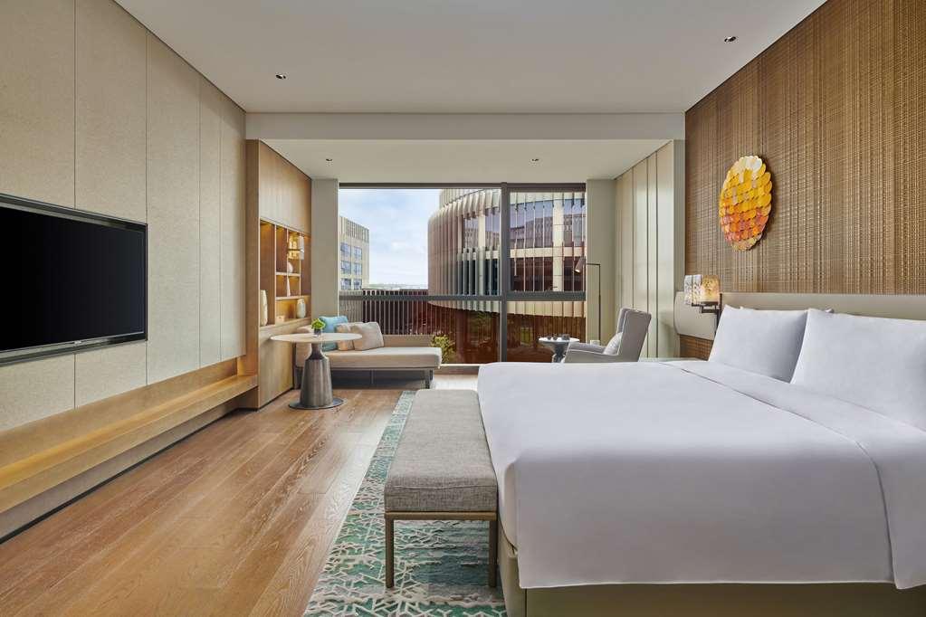 Artyzen Lingang Hotel